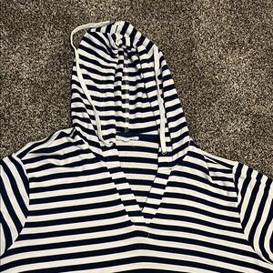 Short sleeved hoodie